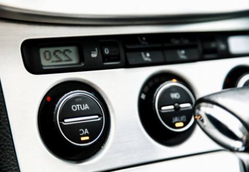 De impact van het negeren van vreemde geuren uit het airconditioningsysteem van uw auto