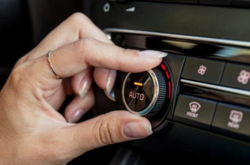 Het belang van regelmatig controleren en vervangen van de airconditioning koelmiddel in uw auto