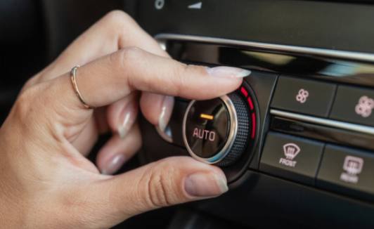 Hoe u de airconditioningslangen en -leidingen in uw auto op de juiste manier kunt vervangen en repareren